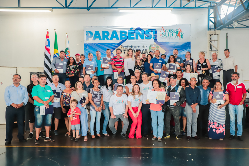 Prefeitura entrega mais de 60 matrículas para os moradores da Gleba Santa Isabel