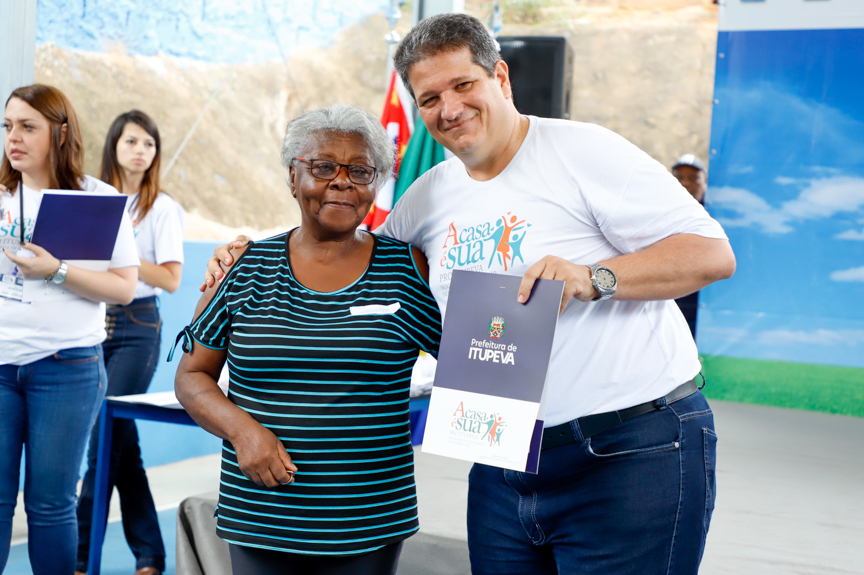 Prefeitura entrega matrículas para moradores da Gleba Santa Isabel neste domingo (1)